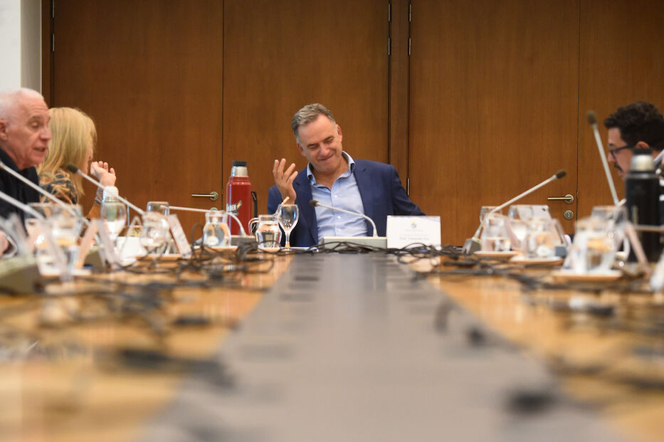 Orsi convocó a un Consejo de Ministros por el Diálogo Social: será el martes 28