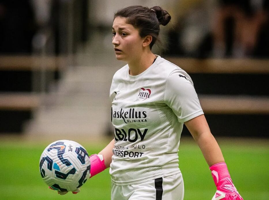 Paulina Blanco jugando en el FC Hertta de Finlanda. Foto: Instagram @paauulii12_ / @fotomikko