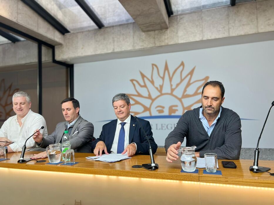 Oposición pide Investigadora por gestiones en ASSE de Muñiz, Carámbula, Cipriani y Danza
