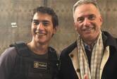 Orsi visitó la producción millonaria de Netflix en Montevideo y posó con Enzo Vogrincic