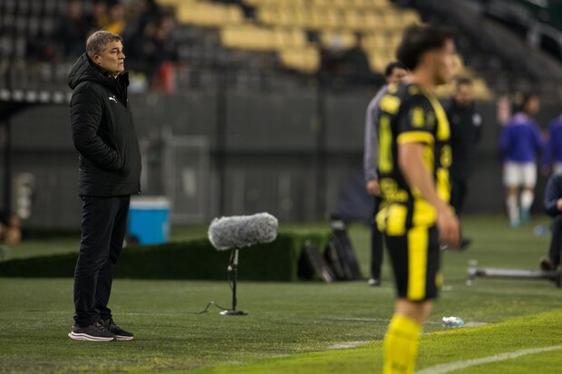 Aguirre por roja de Aguerre en Peñarol-Defensor: “No puede pasar” y “ya hablaremos”
