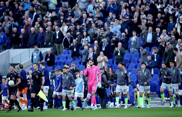 Hombre de 71 años fue arrestado por supuestos insultos racistas en Everton-Manchester City