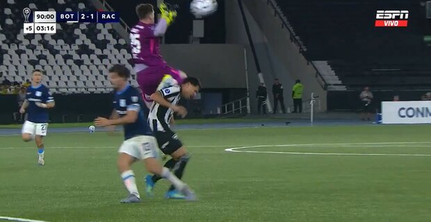La tremenda patada en la cabeza que recibió el ex-Nacional Lucas Villalba ante Racing