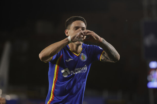 La ingeniosa canción de los hinchas de Getafe para Satriano: “por la mañana café”
