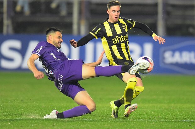 Defensor: Guillermo de los Santos criticó “factores externos” tras la derrota ante Peñarol