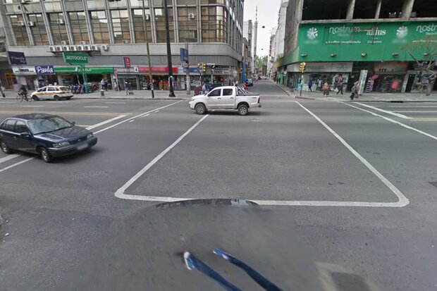 Violencia en Centro: persiguieron y apuñalaron a joven en un comercio de 18 de Julio