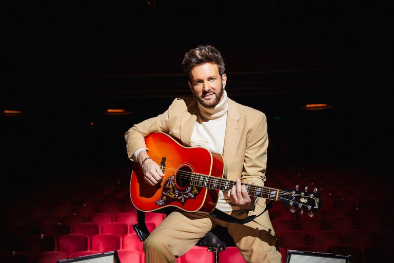 Axel: “Cuando una canción es buena, resiste muchos vestuarios”