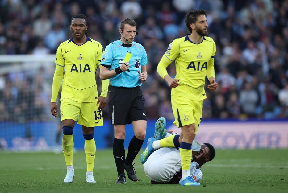 Bentancur terminó sentido en la victoria del Tottenham, que salió de la zona de descenso