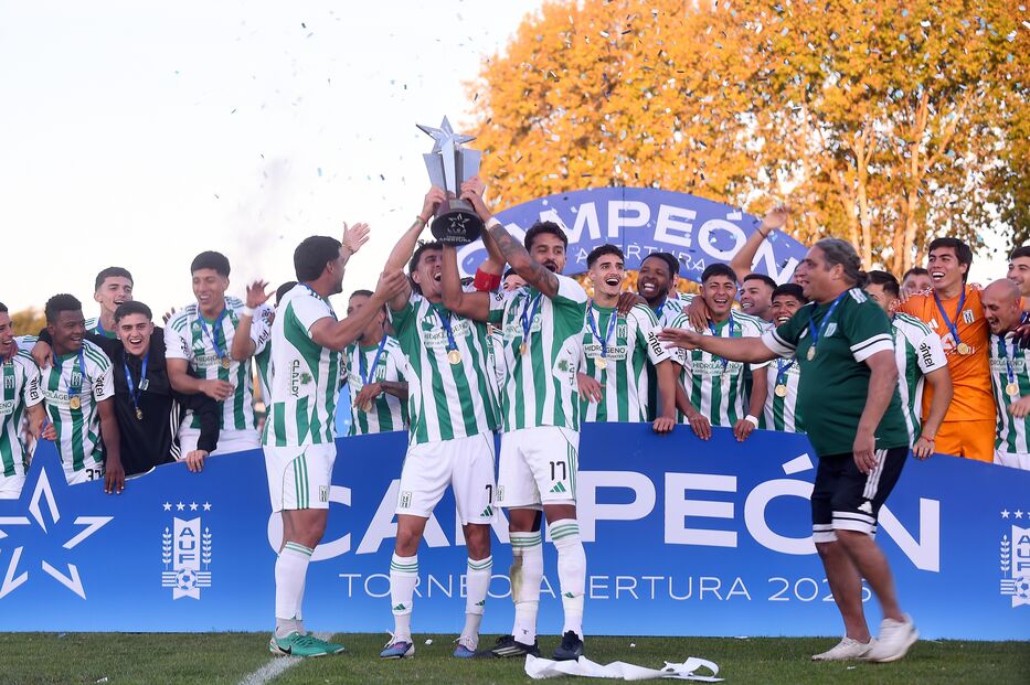 Apertura: Racing empató con City Torque 1-1 en el Roberto, que se vistió de fiesta