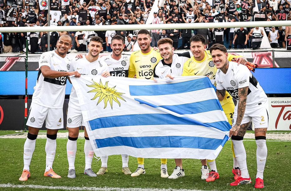 Paraguay: Olimpia se coronó campeón anticipado y lo celebró con sus siete uruguayos