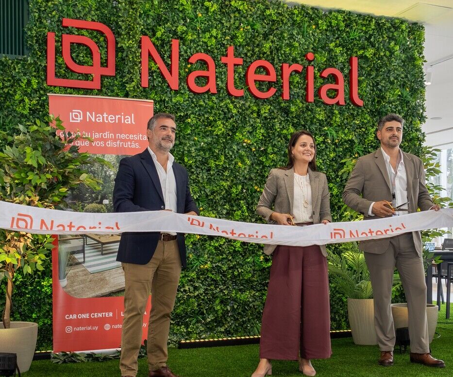 Emiliano Aldabalde, director regional de Retail; Pamela Rodríguez Sotto, gerenta comercial de Naterial Uruguay; Gonzalo Fortunato, store manager de Naterial Uruguay. Foto: cedida a Montevideo Portal