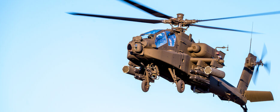 Helicópteros Apache y Seahawk destruyeron seis embarcaciones iraníes en estrecho de Ormuz