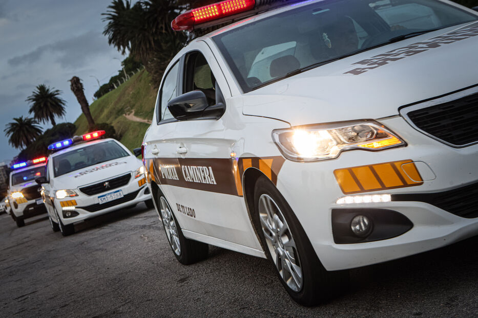 Camión intentó ingresar a ruta 8, pero chocó con una moto; una mujer murió