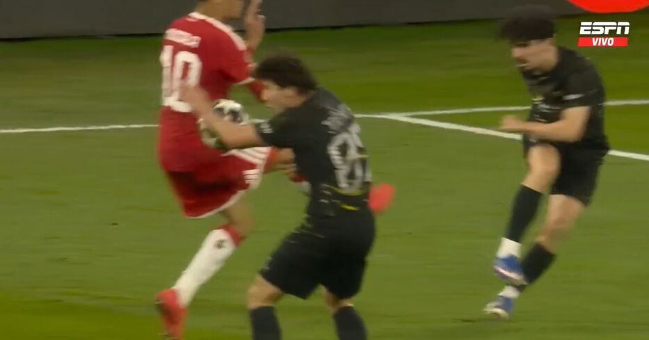 La polémica mano dentro del área en Bayern-PSG que no fue penal. ¿Qué dice el reglamento?