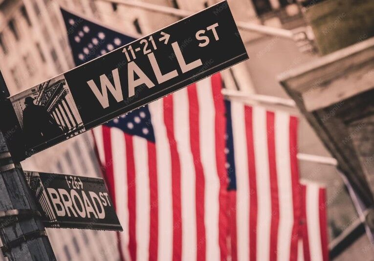 Wall Street sube tras datos de empleo sólidos y tensión en Ormuz