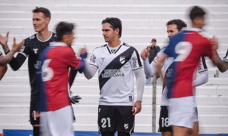 Apertura: Albion está derrotando 1-0 a Danubio en Jardines del Hipódromo