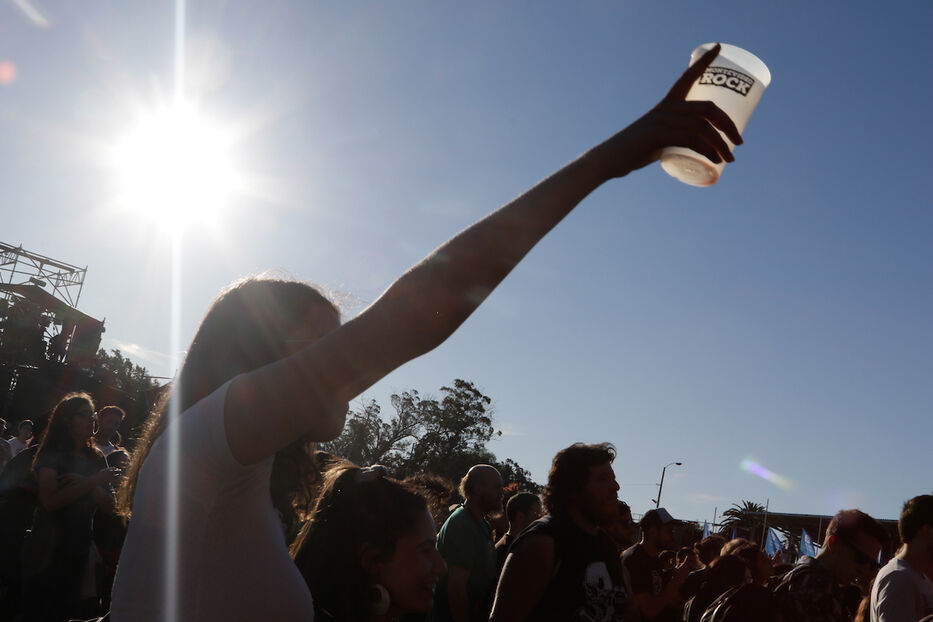 Edil blanco busca que no se cobre el vaso de plástico en locales o espectáculos