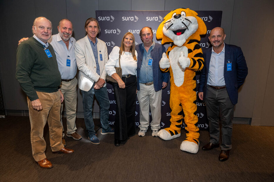 Felipe De Haedo, Pablo Constantinidi, Martín Sosa, María Elvira Fuentes, Santiago Etcheverry y Enrique López Castilla. Foto: cedida a Montevideo Portal