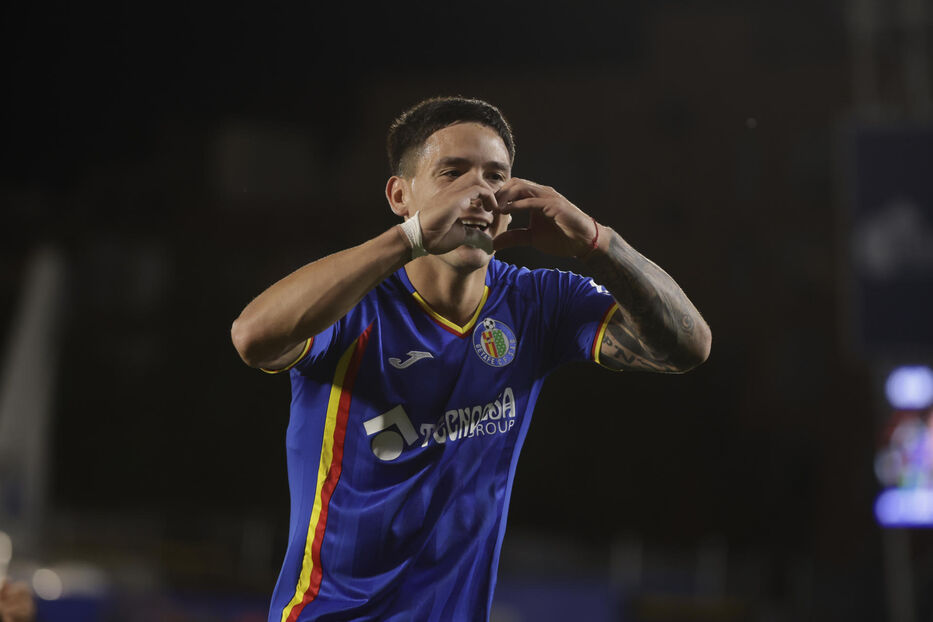 La ingeniosa canción de los hinchas de Getafe para Satriano: “por la mañana café”