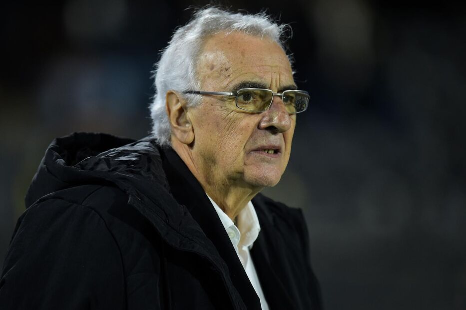 Fossati criticó fallos arbitrales ante Peñarol, incluso uno que reconoció como un acierto