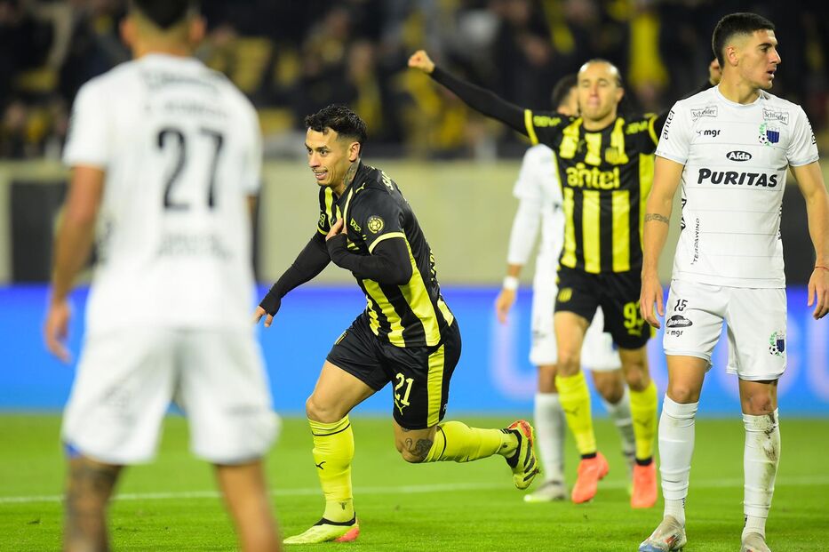 Intermedio: Peñarol está venciendo a Liverpool 2-1 en el Campeón del Siglo