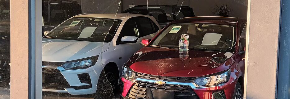 Delincuentes amenazaron de bomba un comercio para distraer y robar otro en la misma ciudad