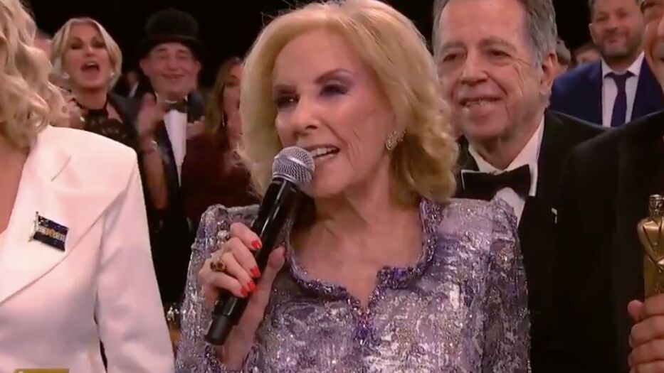 “Seré centenaria y voy a seguir viniendo”: Mirtha Legrand en la gala de los Martín Fierro