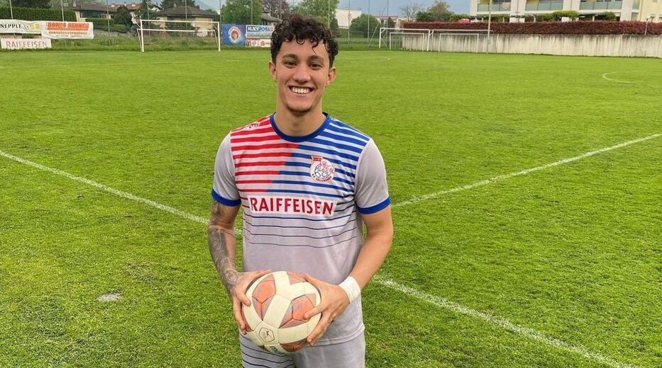 Agustín Espel jugando para el AC Vallemaggia de Suiza. Foto: X @dannydecarmelo