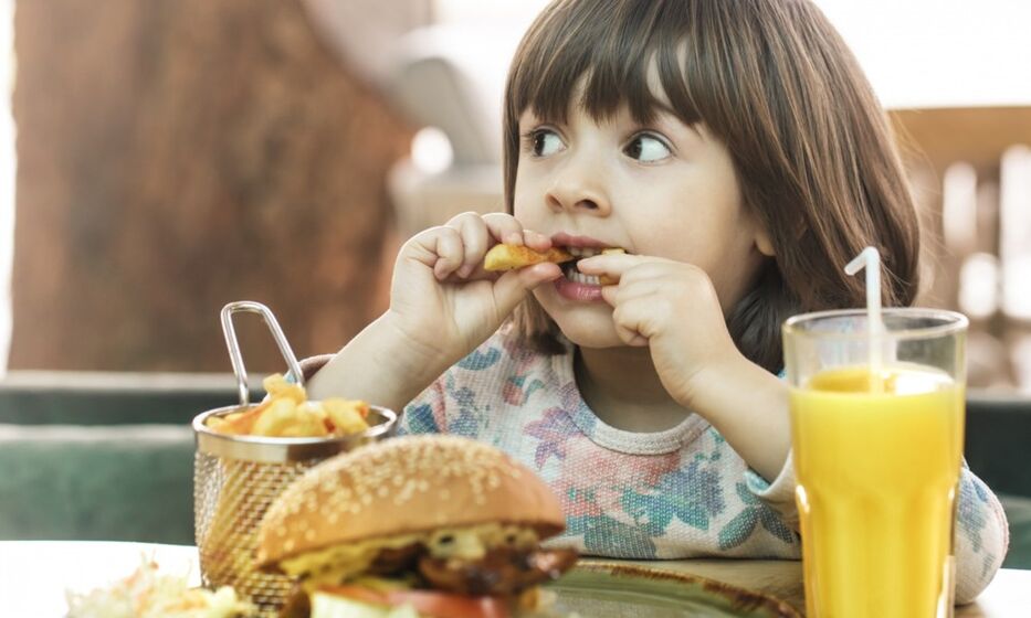 Mucha comida chatarra en la infancia puede tener efectos en el cerebro para toda la vida
