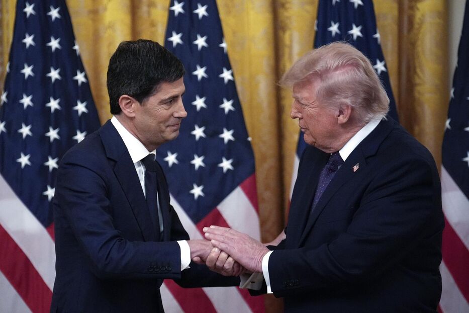 Kevin Warsh asumió como presidente de la Fed y prometió un mandato con “independencia”