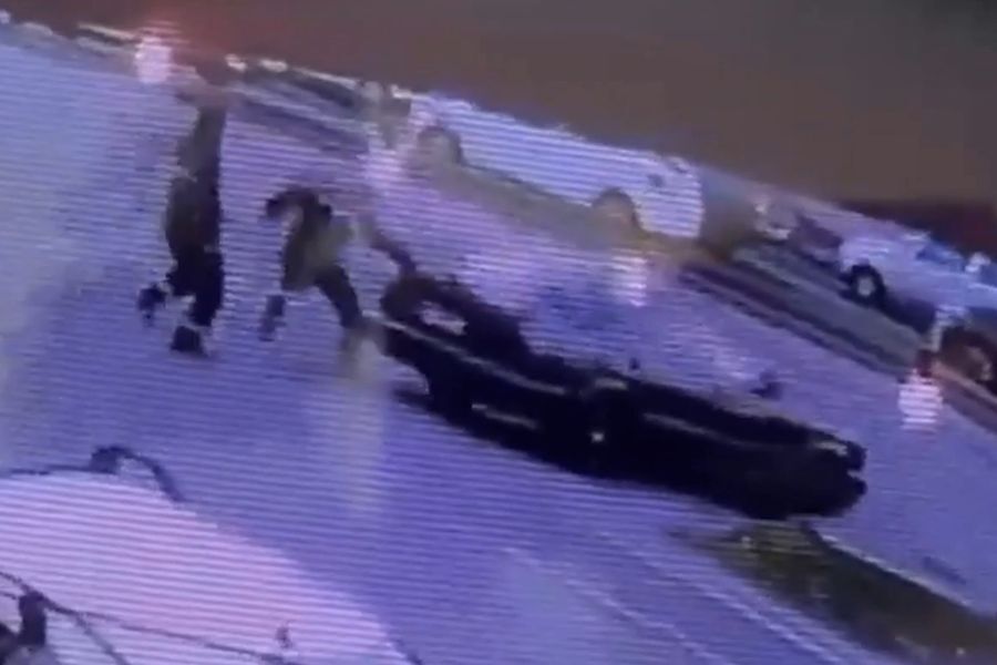 Conductor cargó combustible, huyó sin pagar a toda velocidad y casi embiste a un pistero
