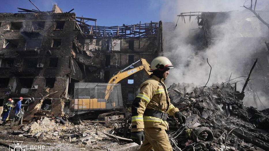 Cuatro muertos y casi 100 heridos en Ucrania tras un masivo ataque aéreo ruso