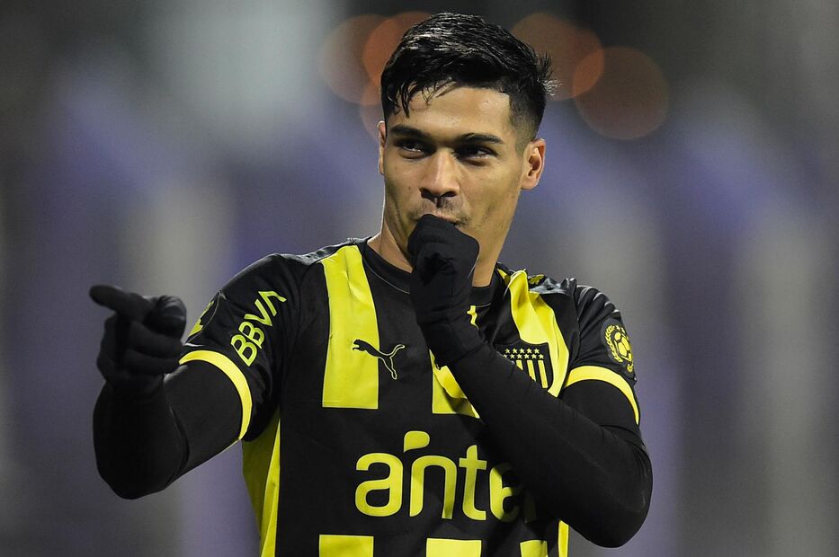 Intermedio: Peñarol ganó 2-0 en su visita a Defensor Sporting y quedó primero en su grupo