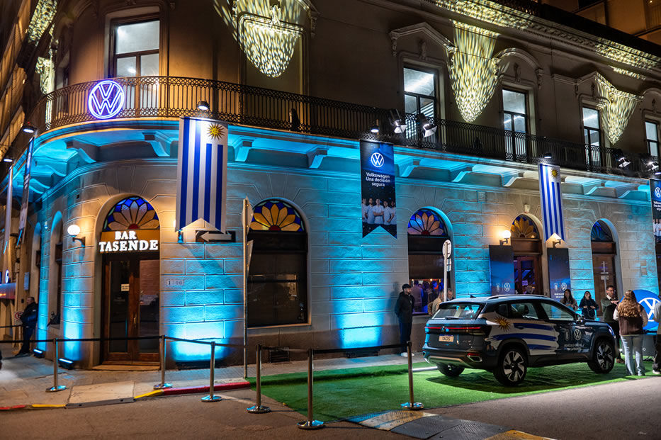 Volkswagen presentó el nuevo Taos en un ambiente típico de previa al Mundial