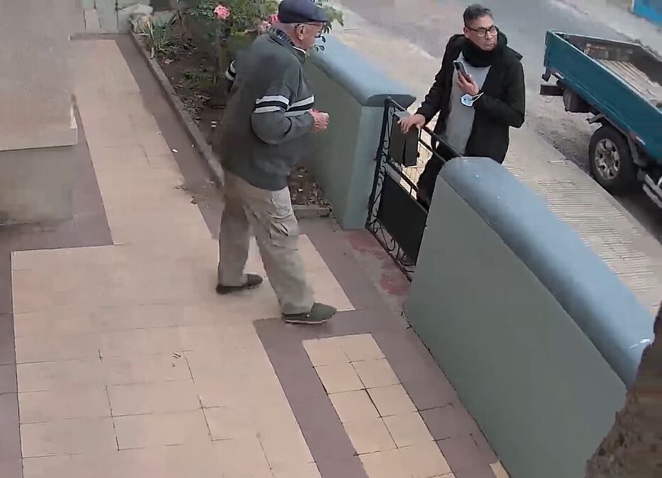 A la vista: quedó filmado cuando despojaba a nonagenario con el “cuento de los billetes”