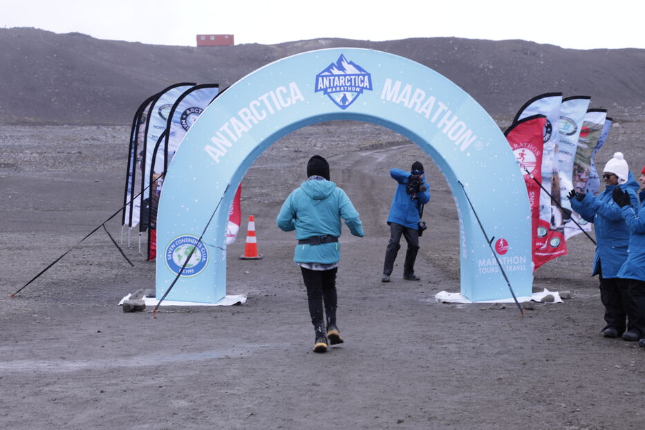 Raúl Temesio, corredor uruguayo, termina de correr la maratón. Foto: Valentina Temesio Clavijo