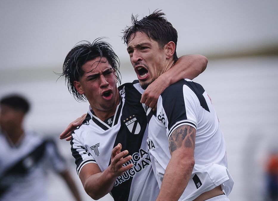 Intermedio: Danubio está derrotando 1-0 a Progreso en Jardines