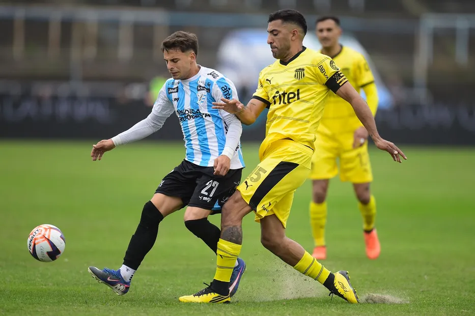 Peñarol visita a Cerro en el Tróccoli con cambios en sus alineaciones y la mira en la Tabla Anual
