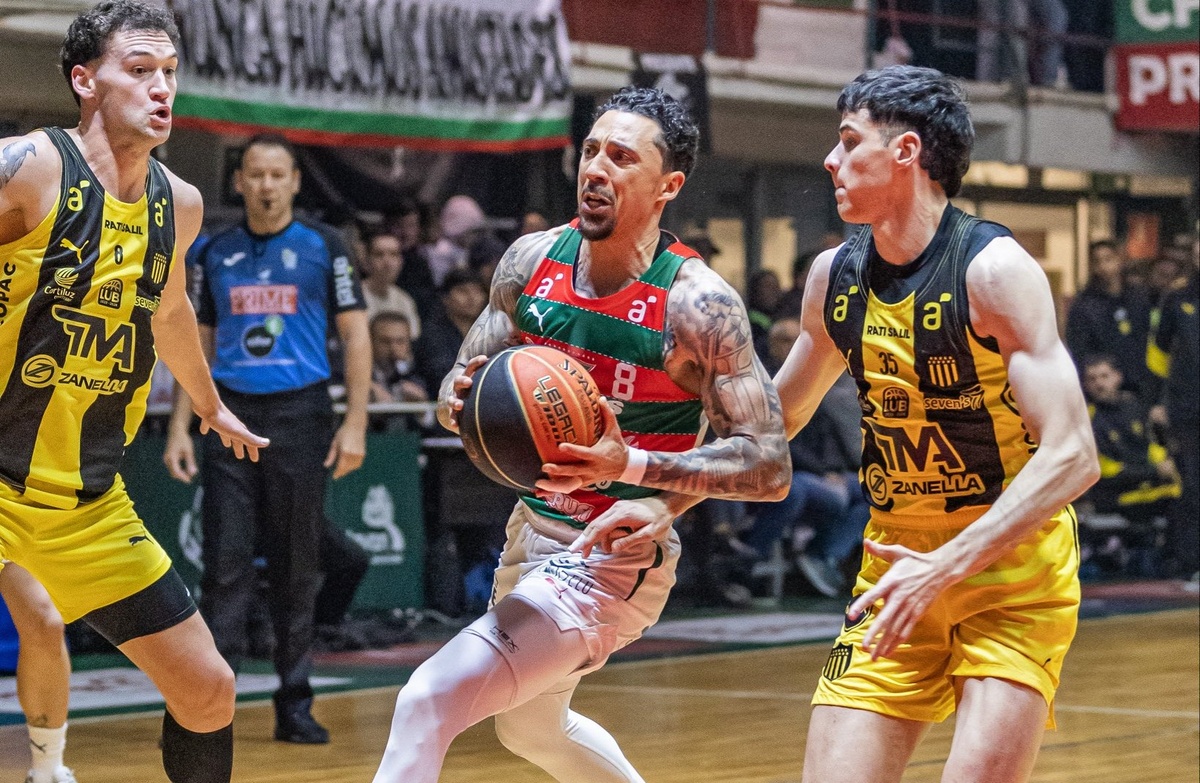Básquet: Peñarol y Aguada juegan desde las 21:15 horas la cuarta final de la Liga Uruguaya