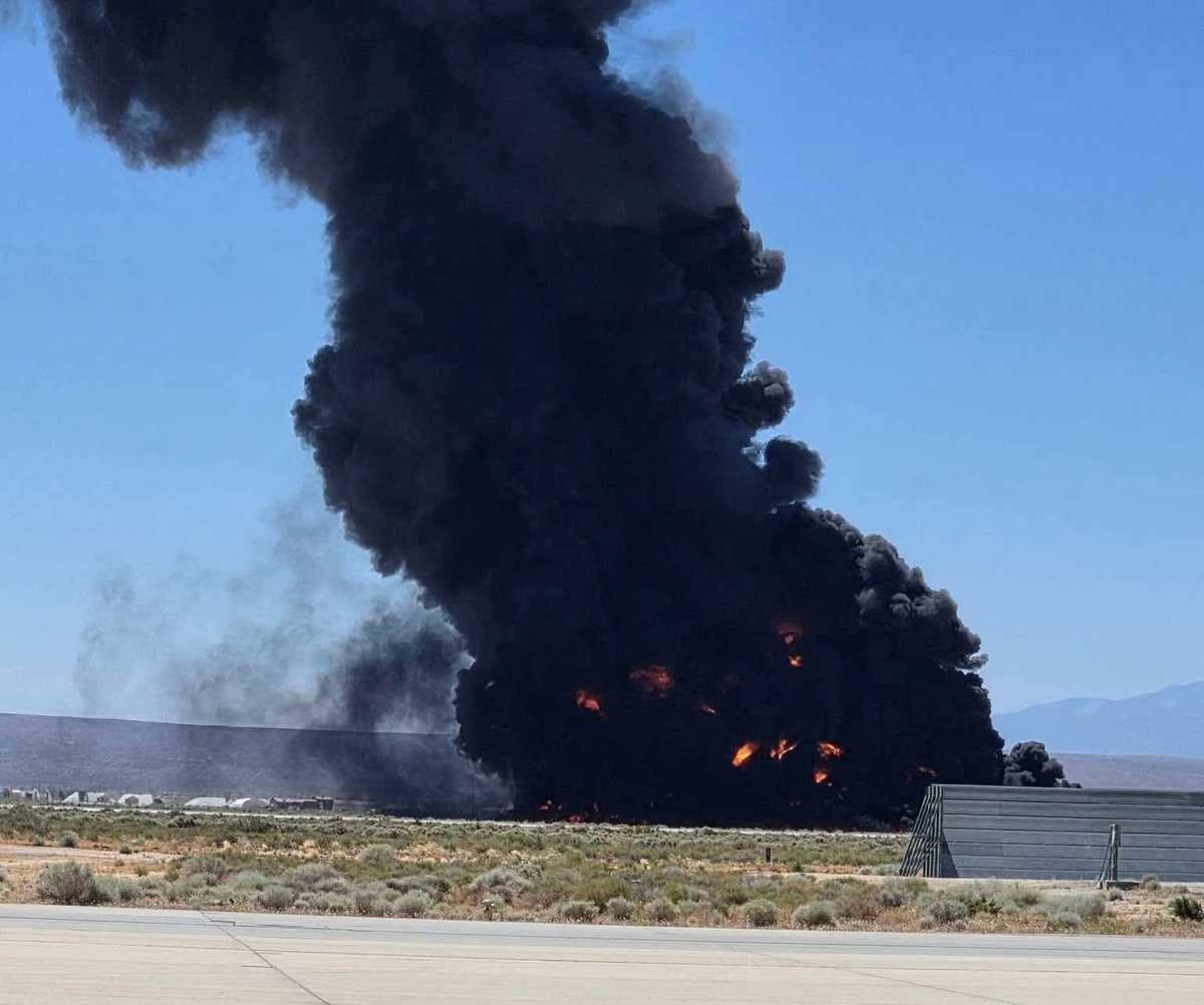 Accidente aéreo en Estados Unidos: un avión militar B-52 se precipitó en California