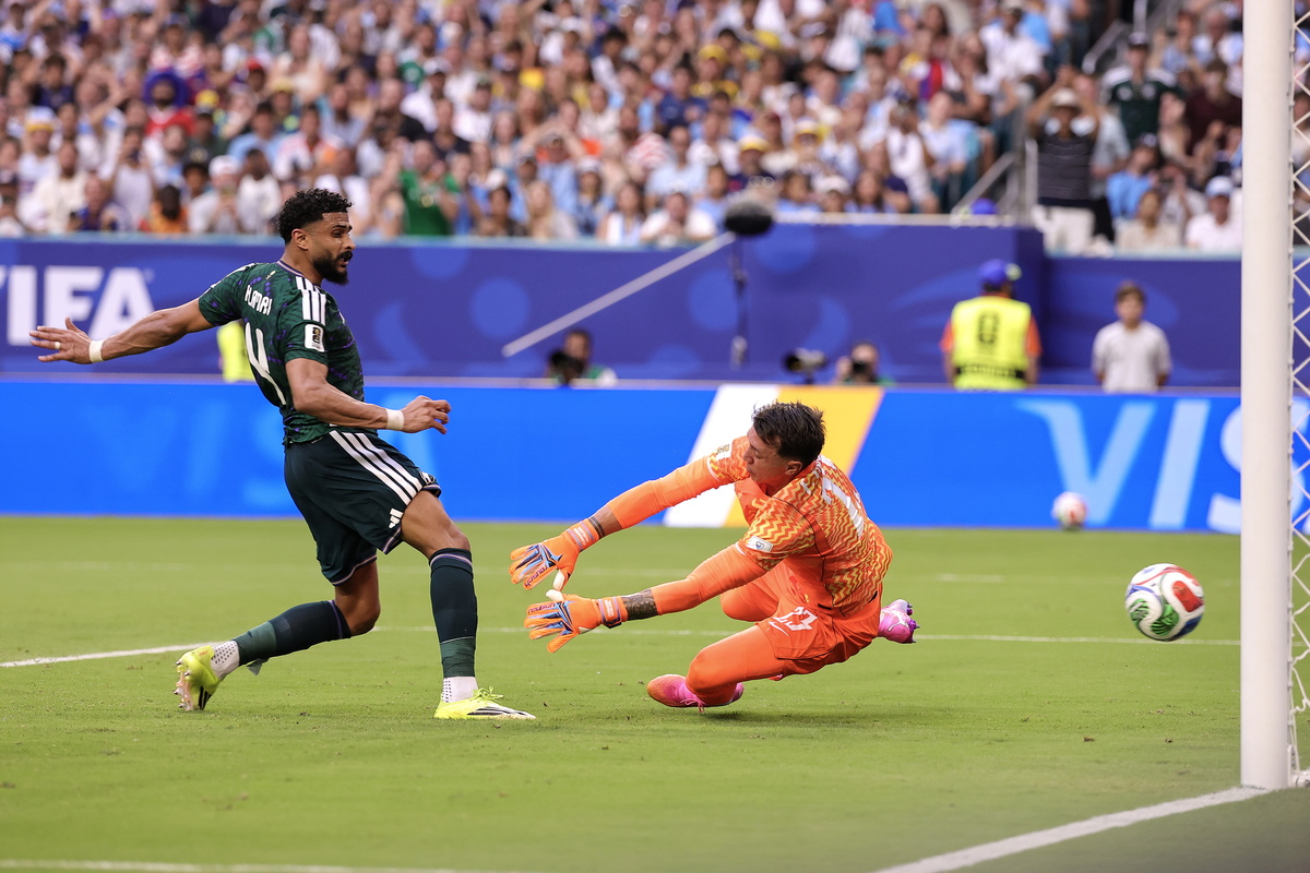 Jorge Seré aseguró que Muslera se equivocó en el gol árabe: ¿qué dijeron Abreu y Acevedo?