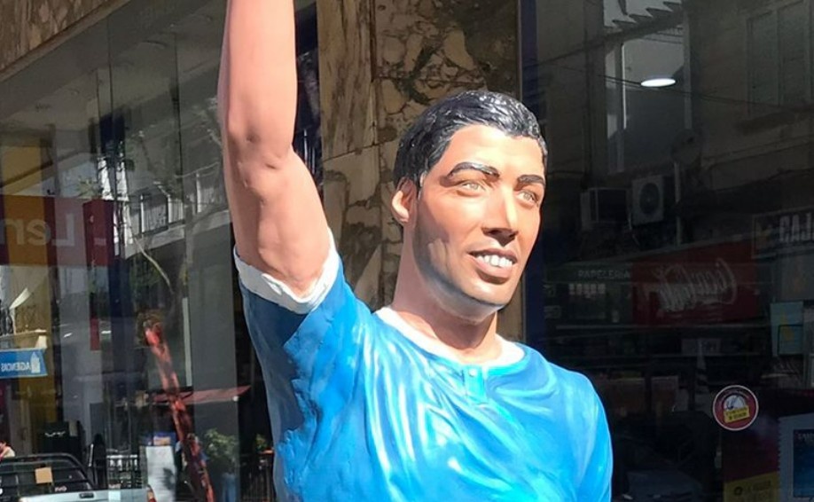 Estatua de Luis Suárez cumple 10 años: cómo surgió, su historia y lo “difícil” al crearla