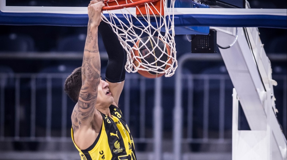 Básquet: Peñarol venció 80-71 a Aguada y quedó a un triunfo del título de la Liga Uruguaya