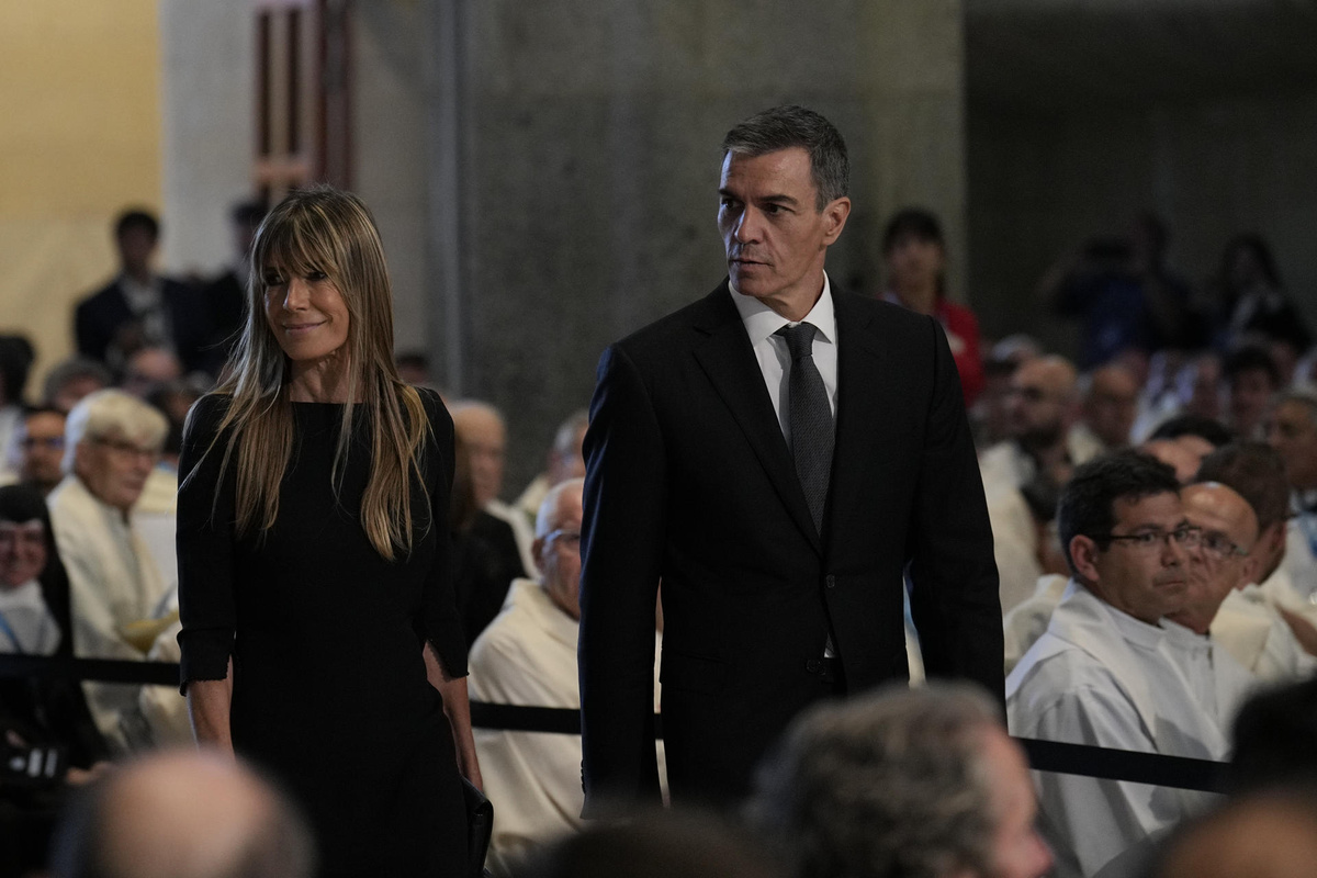 Juez envió a juicio a la esposa de Pedro Sánchez; gobierno español habla de “persecución”