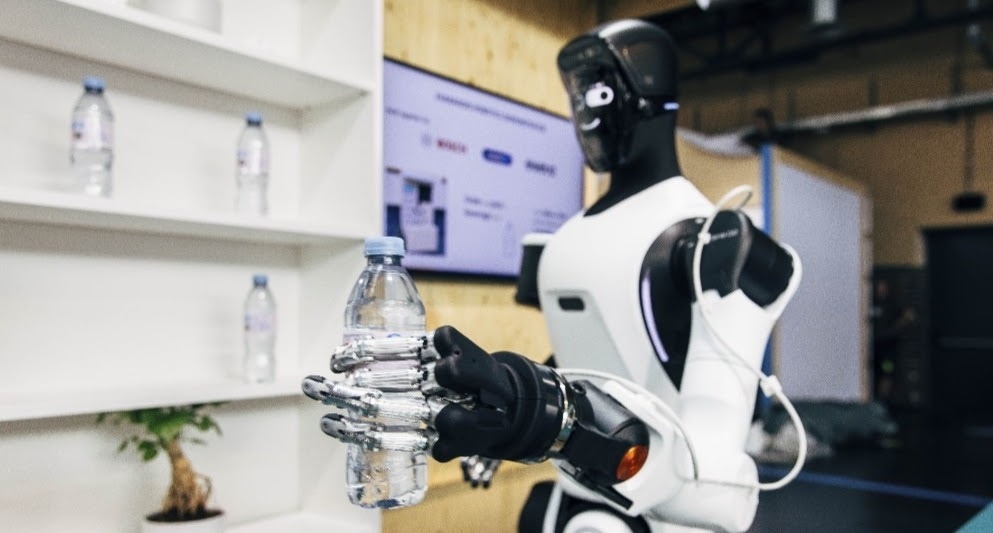 Sensores más pequeños que la pata de una hormiga les dan tacto y vista a los robots