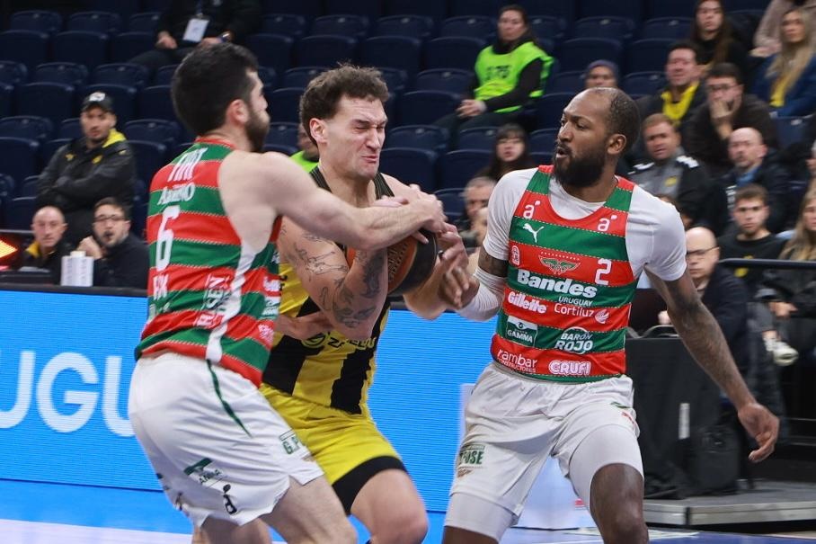 Básquet: Peñarol y Aguada están disputando la sexta final de la Liga en el Antel Arena