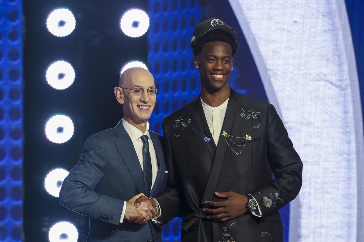 NBA: AJ Dybantsa fue elegido por Washington en el puesto 1 de un Draft muy hispanohablante