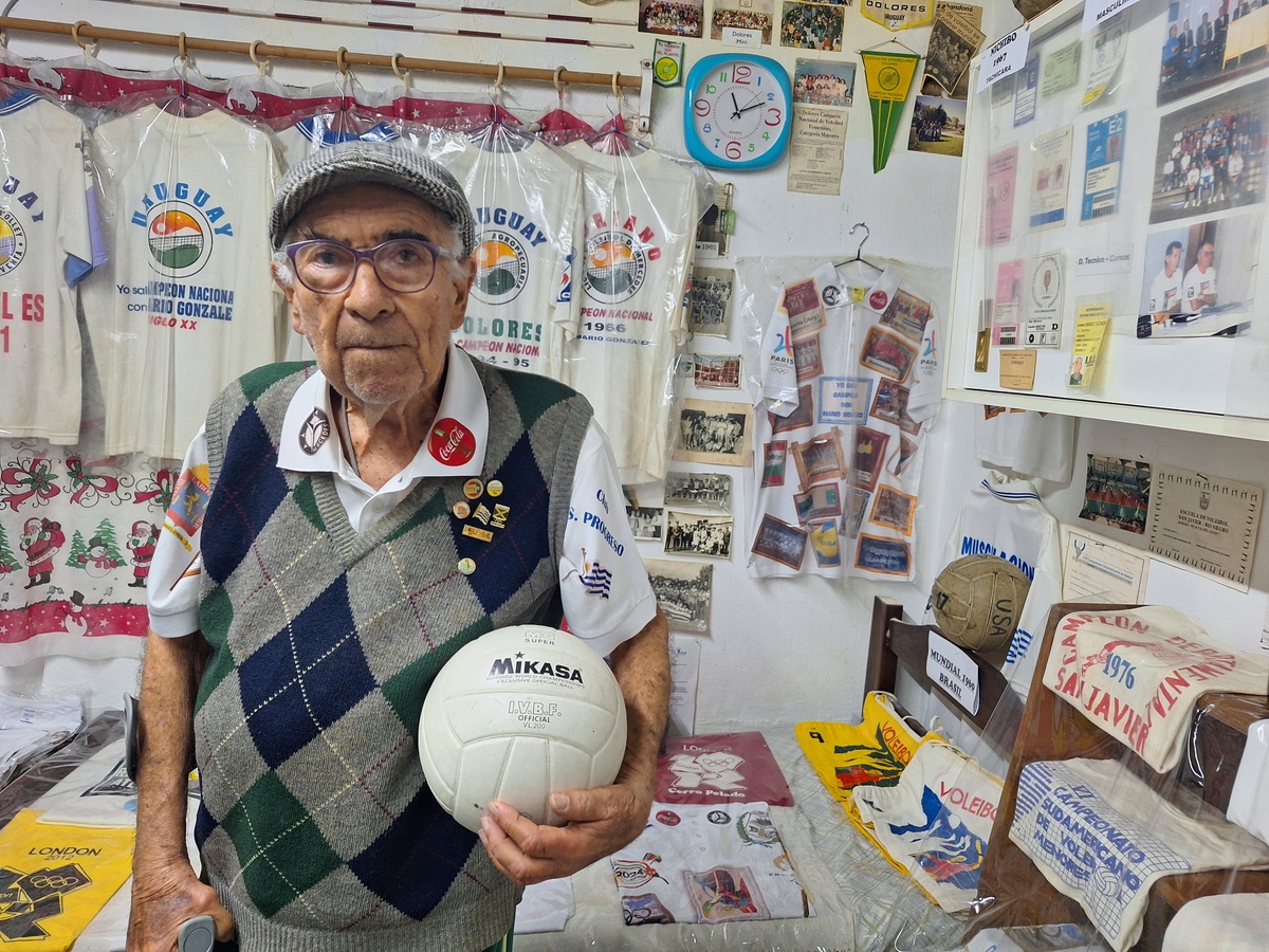 En Algorta, una casa guarda más de medio siglo del vóleibol uruguayo en cinco habitaciones