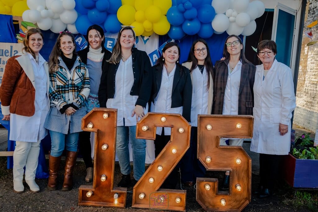 La escuela que creció con el pueblo celebra 125 años en Piedras Coloradas