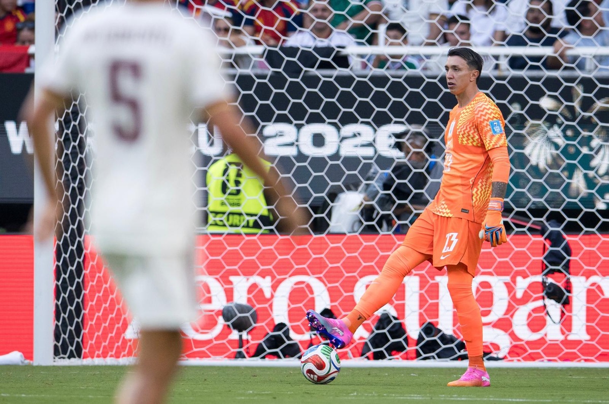 Mundial 2026: el histórico cambio de Rochet por Muslera, algo que no sucedía desde 1994